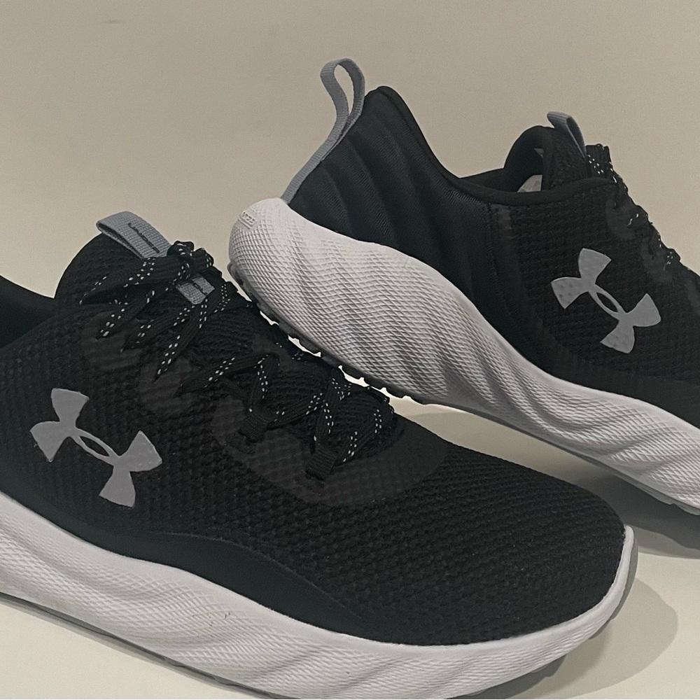Under Armour women shoes size 9.0 New with box